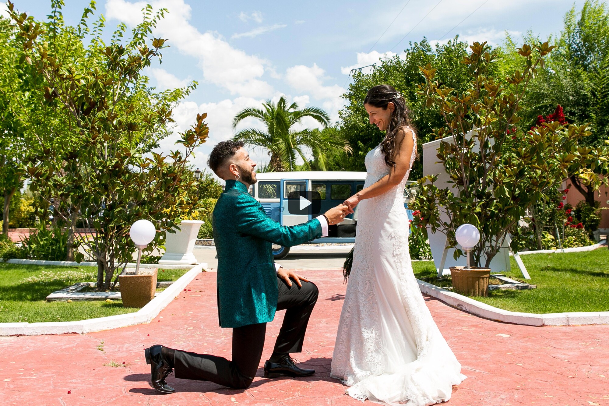 un resumen en video de una boda